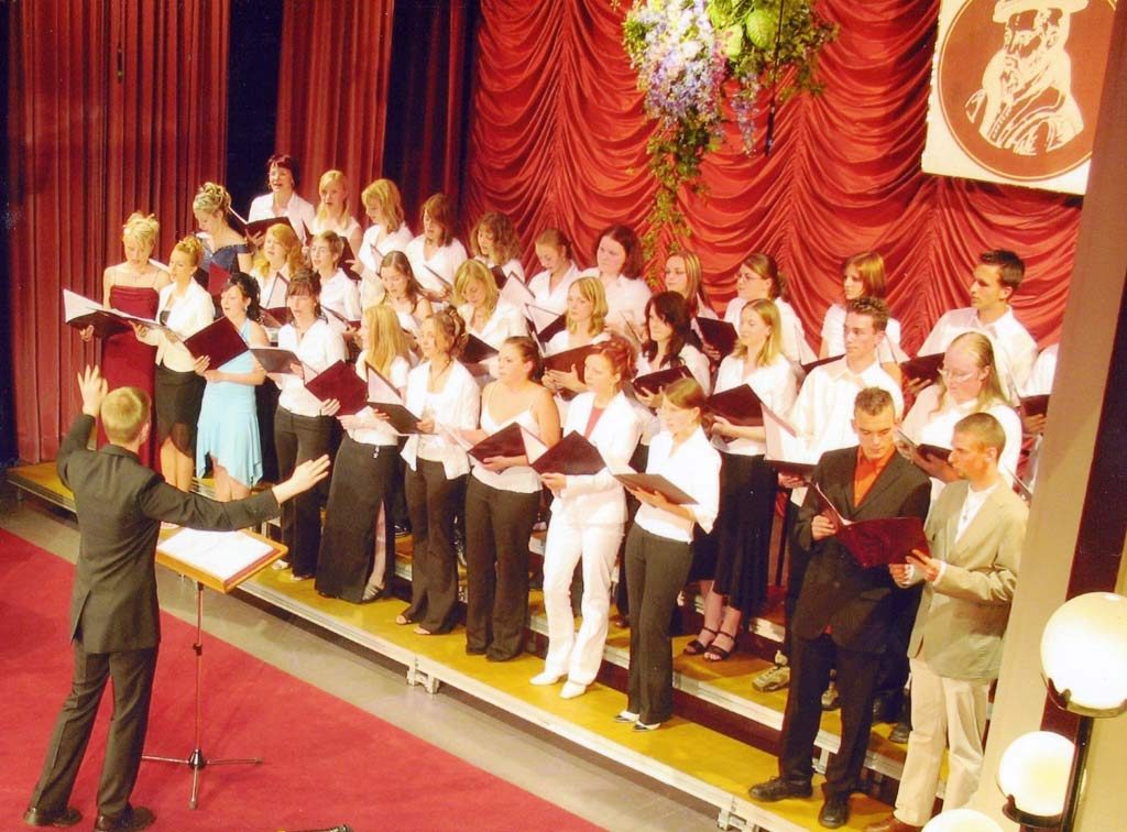 Zu meiner eigenen Abiturfeier im Sommer 2006 durfte ich unseren Schulchor dirigieren.
