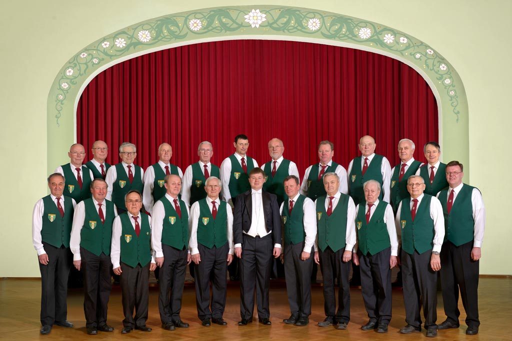 Der Männerchor des Männergesangvereines Langenbernsdorf e. V. im Jahr 2016